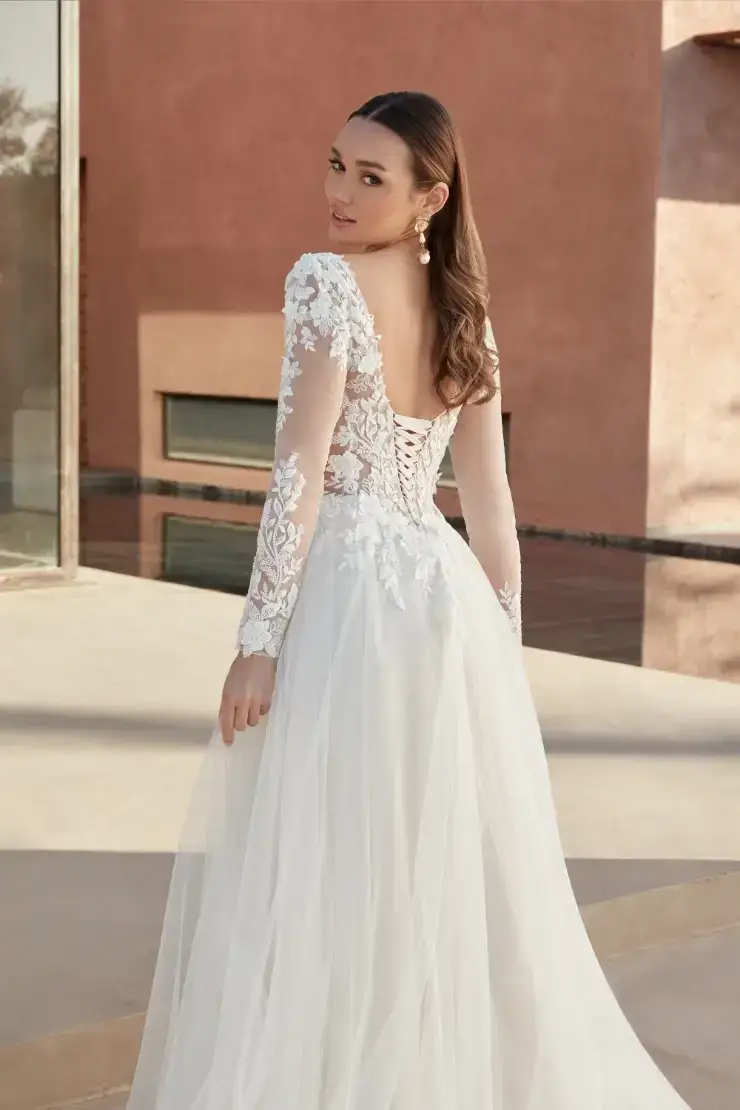 Best Wedding Dress Styles for Spring Garden Weddings Image