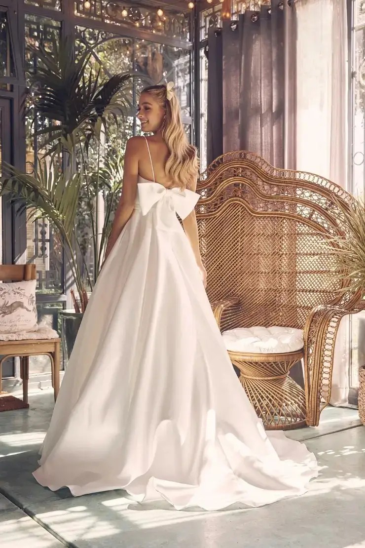 3D Florals &amp; Sculpted Bows: Bridal Gown Details That Wow in 2025 Image