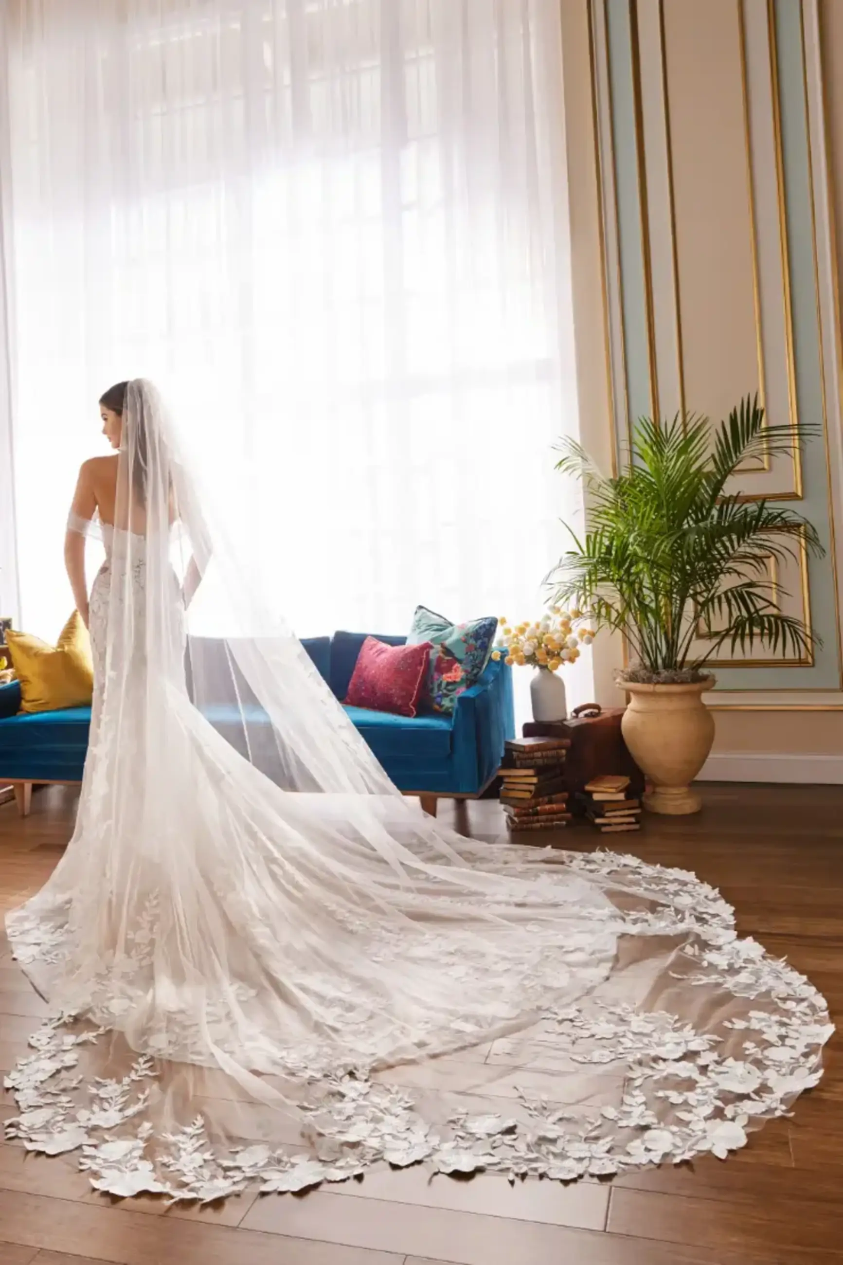 Clearance Accessory Sale at Seattle Bridal Rack! Main Image