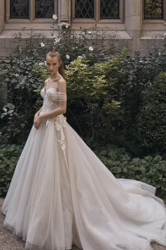 La Premiere Esther #1 Ivory thumbnail